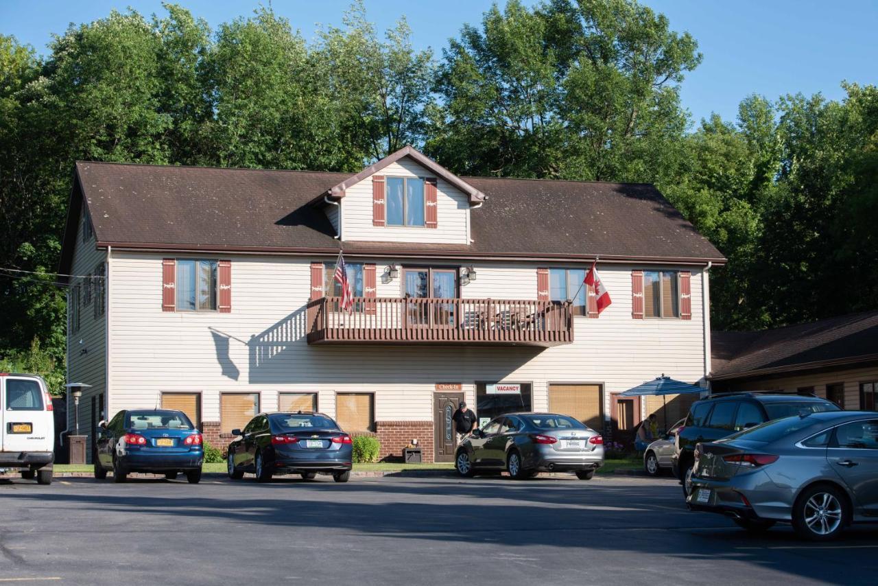 Blue Spruce Motel Massena Kültér fotó